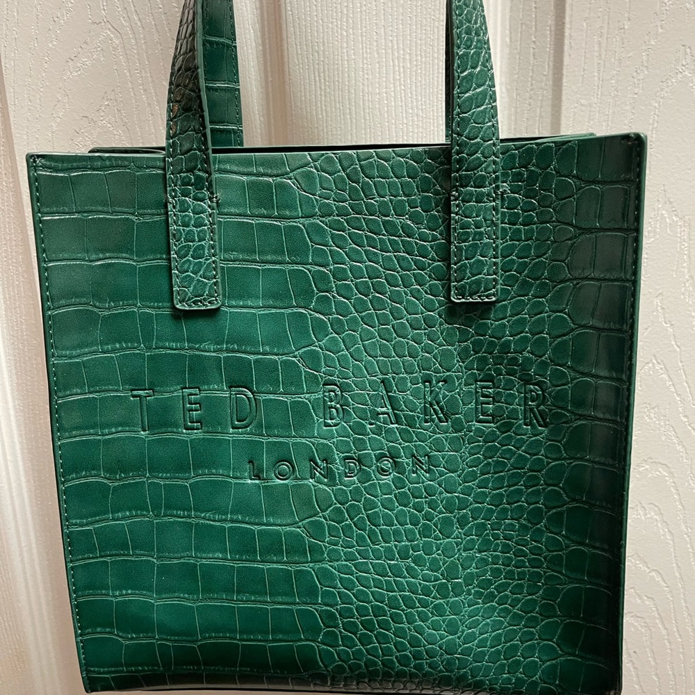 Crocodile tote!